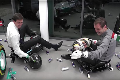 Red Bull/Mercedes - Humour corrosif et Joyeux Noël!