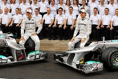 Rosberg: experiência com Schumacher me ajuda com Hamilton