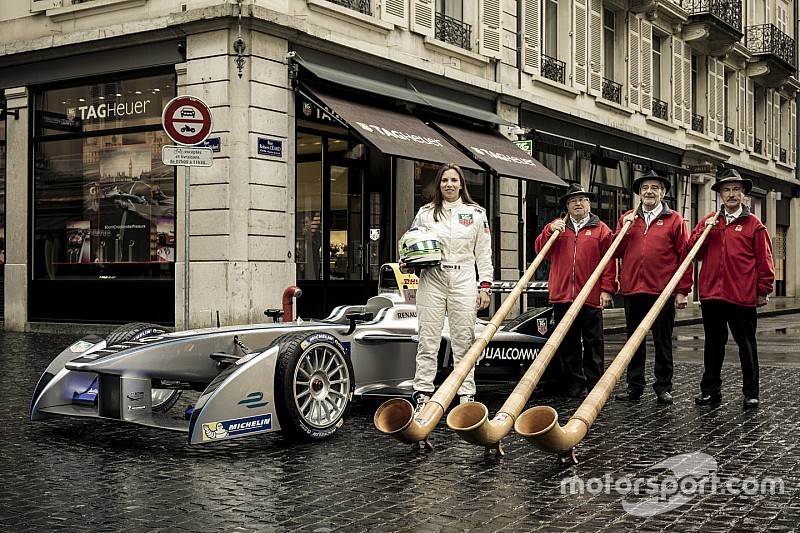 Simona de Silvestro durante un'apparizione sui media a Ginevra