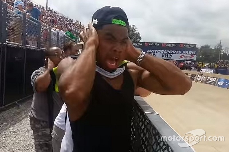 Rapaz tem reação inesperada em primeira corrida de dragsters