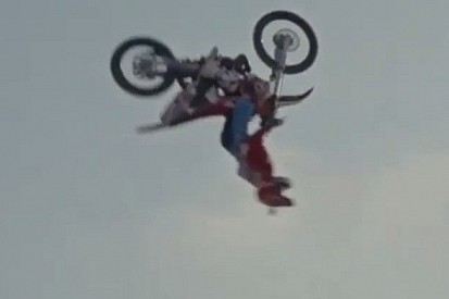 Marquez faz "backflip de mentira" em 1º de abril da Espanha