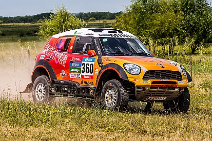 Prólogo do Dakar é cancelado após carro atropelar público