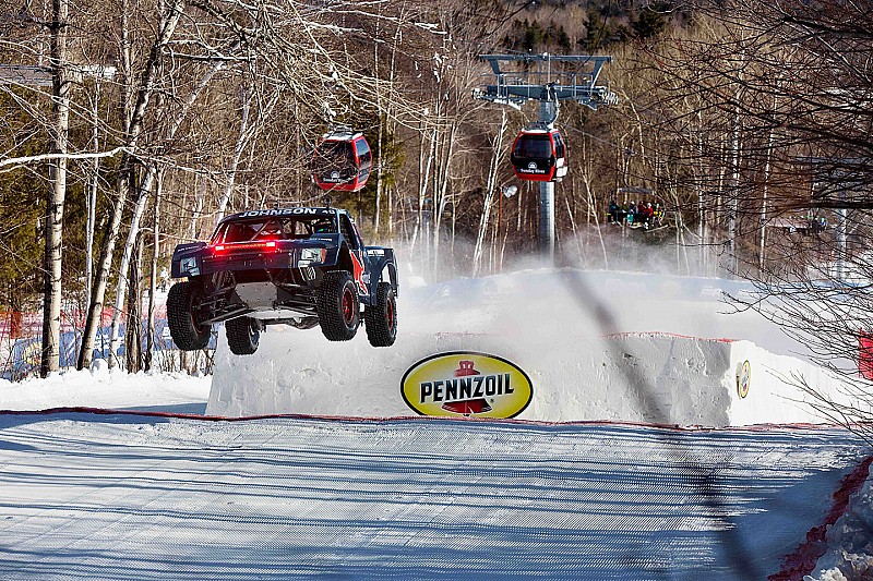 Bryce Menzies successfully defended his Red Bull Frozen Rush crown – video