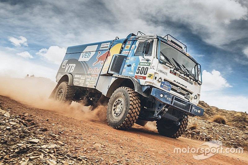 Dakar trucks: KAMAZ-truckers verslaan Nederlanders