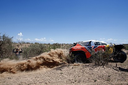 Dakar, la trasmissione ko costa un'altra ora a Loeb