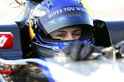 Zoon Adrian Newey racet F3 bij Van Amersfoort Racing