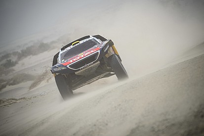 Dakar, Auto, Tappa 10: Sainz si ferma, Peterhansel va