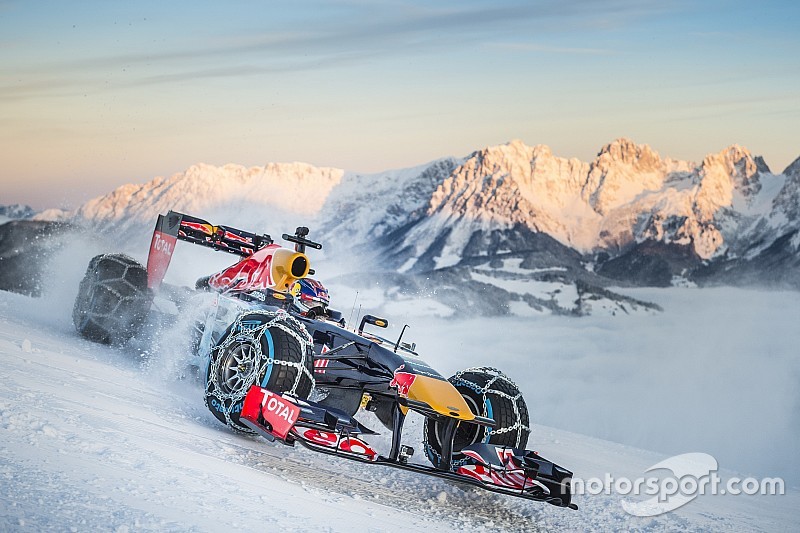 Max Verstappen sulle nevi di Kitzbuhel con la Red Bull