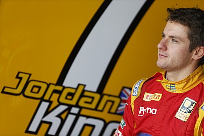 Jordan King reste chez Racing Engineering et vise le championnat