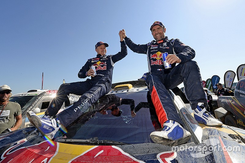 Car category winners #302 Peugeot: Stéphane Peterhansel, Jean-Paul Cottret