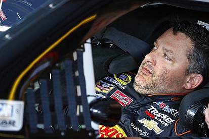 Vídeo: Stewart tira satisfação com torcedor em prova nos EUA