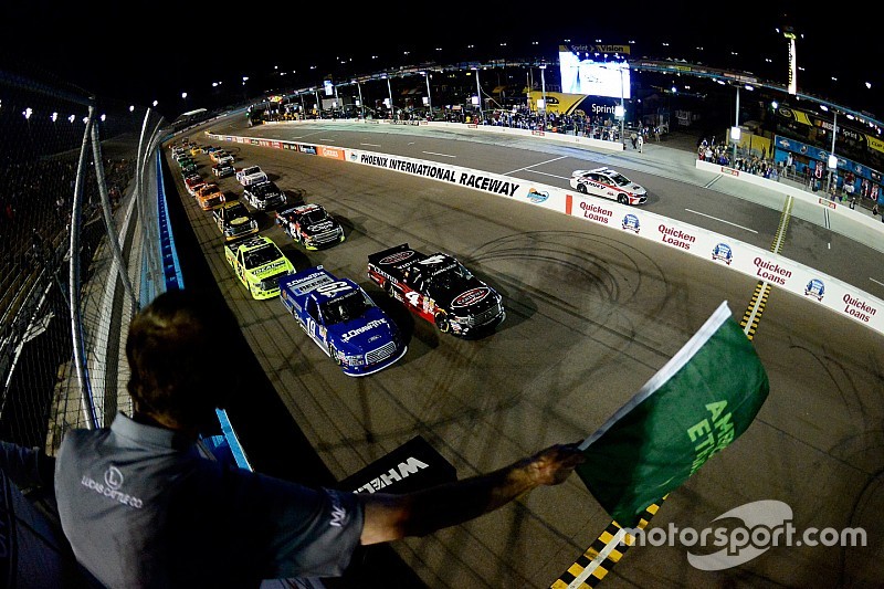 Start: Erik Jones, Kyle Busch Motorsports Toyota leads