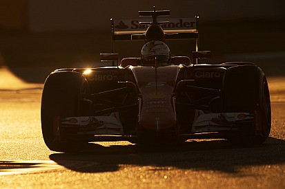 Sebastian Vettel rijdt eerste Formule 1-meters van 2016