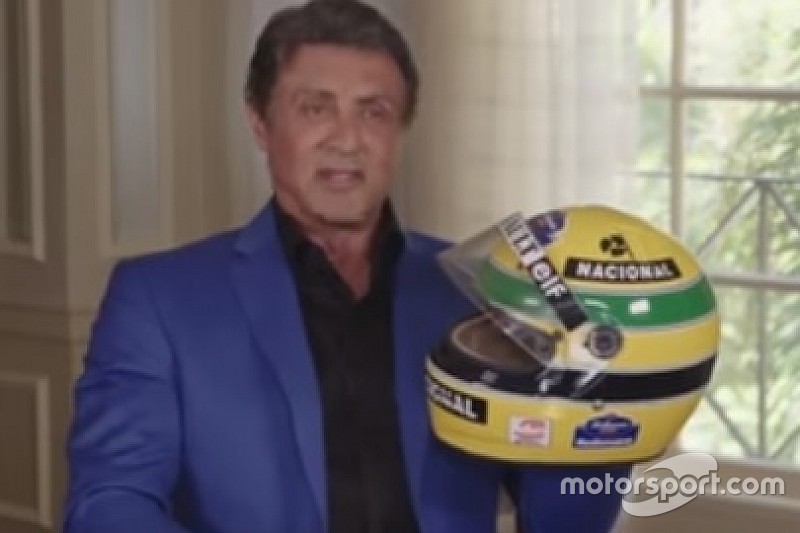 Stallone com capacete de Senna