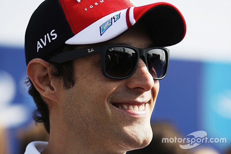 Senna vence Prost em simulador da Fórmula E