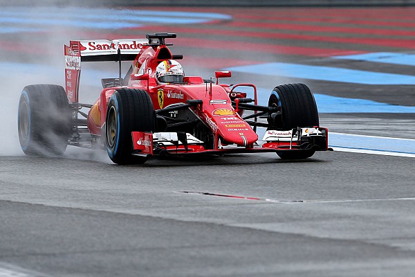 Formel-1-Test auf abtrocknender Strecke: Sebastian Vettel an der Spitze