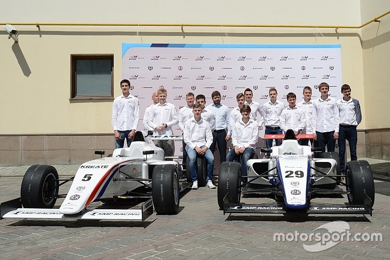 Устроители SMP Формулы 4 назвали 12 пилотов