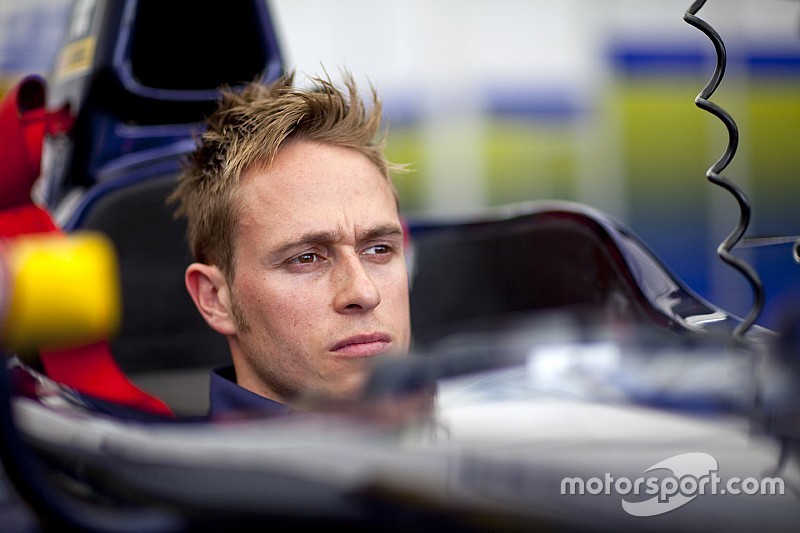 Adam Carroll prêt à remplacer Nick Heidfeld au pied levé