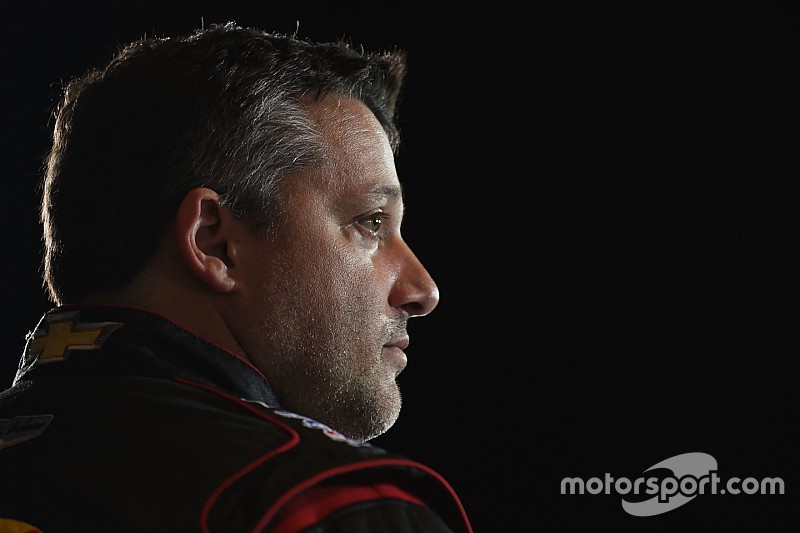 Gebroken ruggenwervel voor Tony Stewart, geen Daytona 500