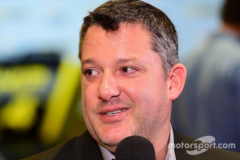 Stewart fratura vértebra e perde início de temporada