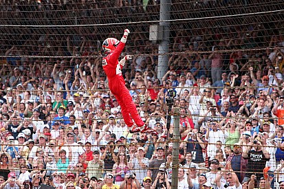 Castroneves is fenced in