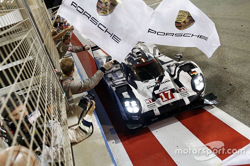 #17 Porsche Team, Porsche 919 Hybrid: Timo Bernhard, Mark Webber, Brendon Hartley, bei der Zieldurch