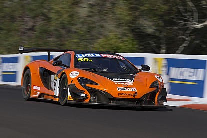 12h Bathurst: Streckenrekord und Pole-Position für Tekno-McLaren