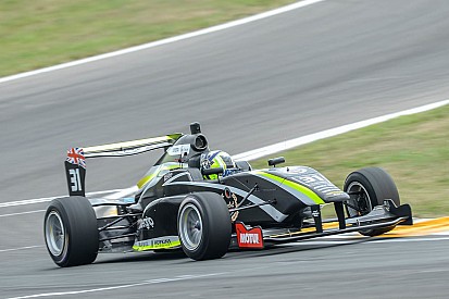 Norris segura pressão de Piquet e vence primeira em Taupo