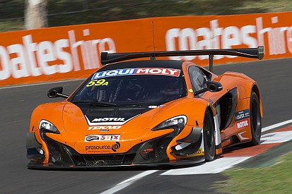 12 Ore di Bathurst: Pole da record per la McLaren