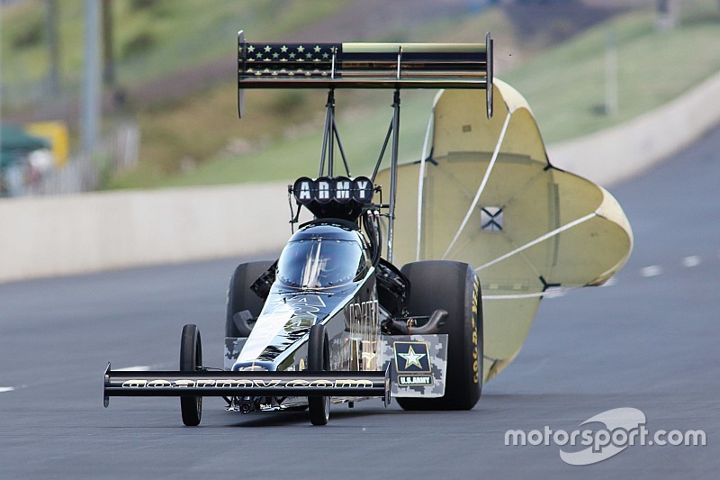 Beckman and Schumacher set the pace Friday at NHRA Nitro Spring Training