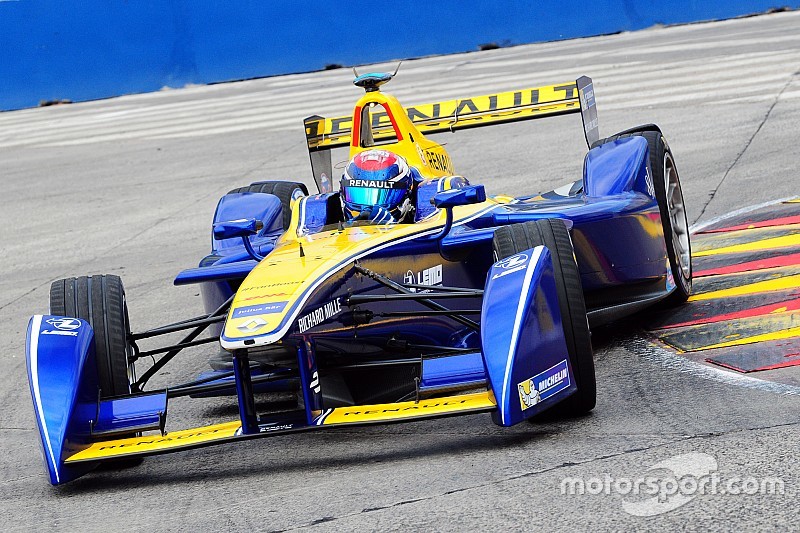 Buemi cree que fue afortunado de no chocar en el inicio