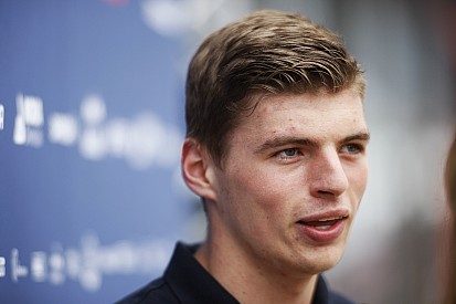 Video: Max Verstappen scheurt over het ijs, maar ging alles goed?
