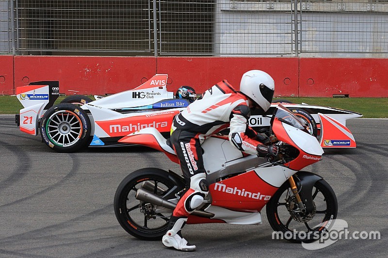 Mahindra completa demostración de Fórmula E y Moto3 en Buddh