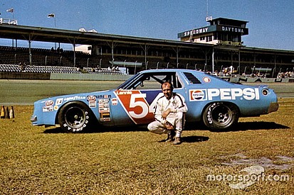 Ex-piloto da NASCAR, Lennie Pond morre aos 75 anos