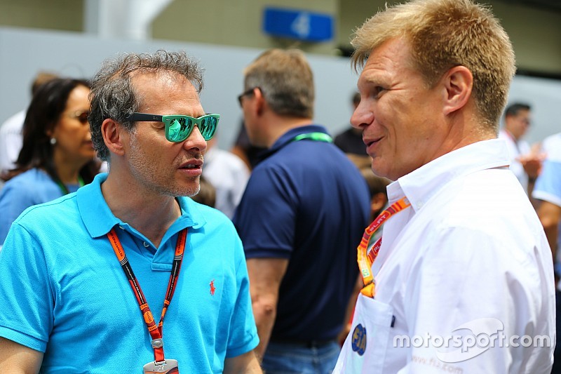 (Da sinistra a destra): Jacques Villeneuve, with Mika Salo,