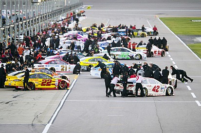 NASCAR muda pontuação e nova prorrogação pode não ter fim