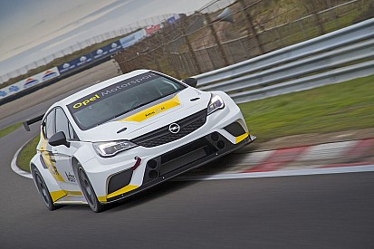 Target Competition startet 2016 mit sieben Opel-Autos in den TCR-Serien