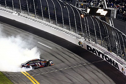 Denny Hamlin gewinnt turbulentes Sprint Unlimited in Daytona