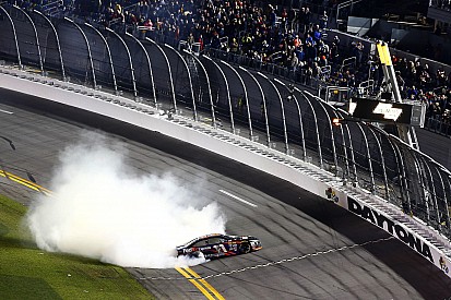 Denny Hamlin remporte le Sprint Unlimited