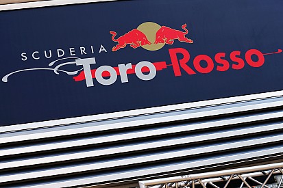 Toro Rosso too late to run full livery at first F1 test