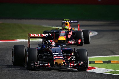 Kvyat maakt zich niet druk om goede prestaties Verstappen