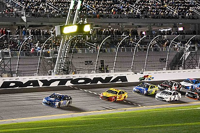 Daytona-Duels gehen an Dale Earnhardt Jr. und Kyle Busch