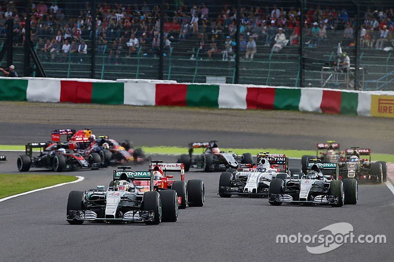 Lewis Hamilton, Mercedes AMG F1 W06, führt nach dem Start