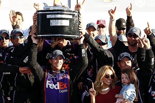Hamlin se llev&oacute; las 500 de Daytona en un gran final
