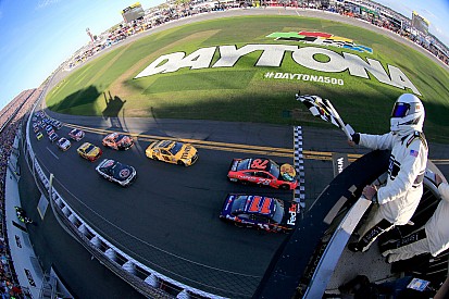 Hamiln supera Truex Jr. por 0s010 e vence Daytona 500