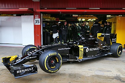 Renault rolt nieuwe Formule 1-auto naar buiten in Barcelona
