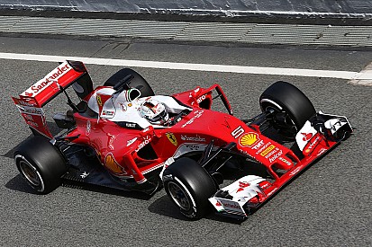 Vettel encerra 1º de testes na frente de Hamilton