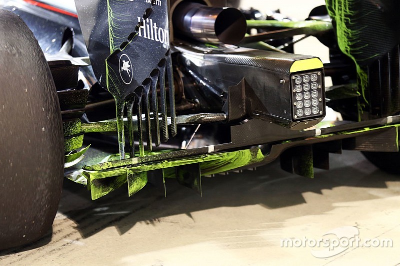 Fernando Alonso, McLaren MP4-30 running flow-vis paint on the rear diffuser