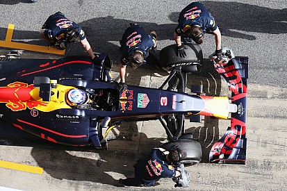 Ricciardo blij: "De basis van de auto is beter"