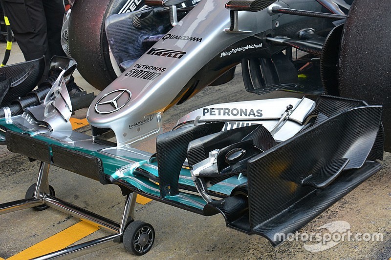 Le nouvel aileron avant de la Mercedes AMG F1 Team W07